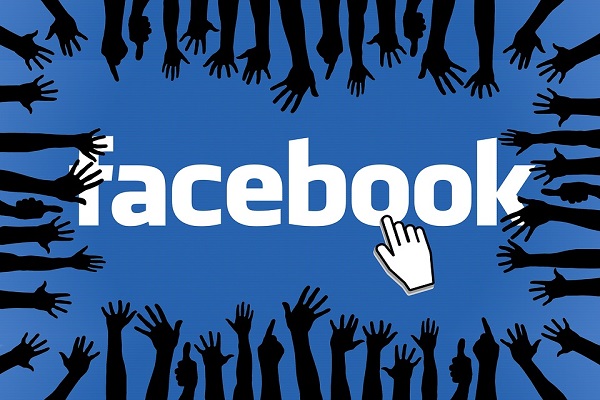 Илустрација: Фејсбук и многу раце