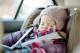 Безбедност на децата во автомобилите: Дали зимската јакна може да му го загрози животот на детето?