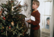 Сакате божиќни филмови? Овие „тајни“ кодови од „Нетфликс“ ќе ви го подобрат празничното расположение