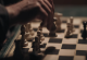 „Дамски гамбит“, најновата мегапопуларна серија на „Нетфликс“, го зголеми интересот за шах кај младите