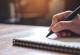 Науката докажа: Пишувањето со рака ве прави попаметни отколку пишувањето на тастатура