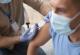 Вакцината против ковид-19 и вакцината против сезонски грип може да се примат во ист ден или на растојание од две недели