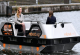 Чамец без кормило плови по амстердамските канали