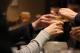 Јапонија бара од младите да пијат повеќе алкохол за да го забрзаат економскиот раст