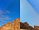 Најголемата зграда од огледала во светот е невидлива во пустината
