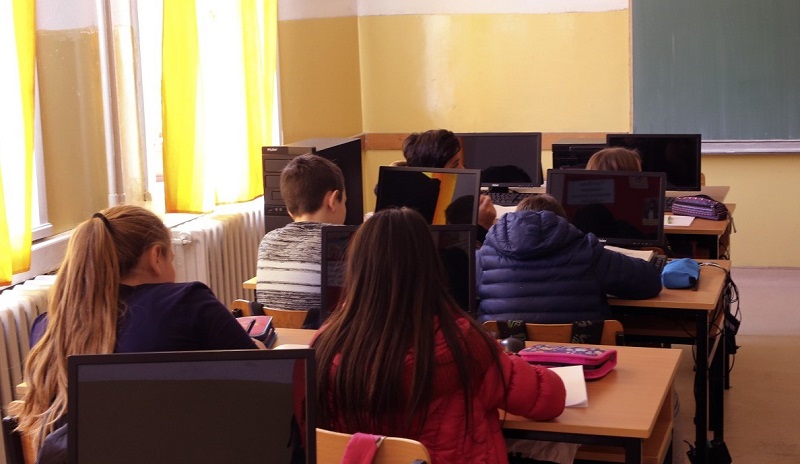 Наставниците по странски јазици незадоволни од скратените програми во основно и во средно