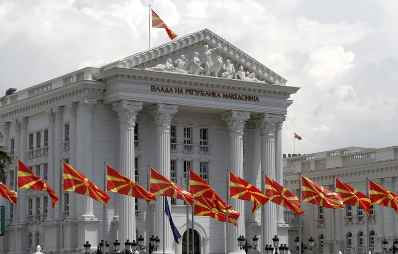 Владата на Република Македонија има потреба од...