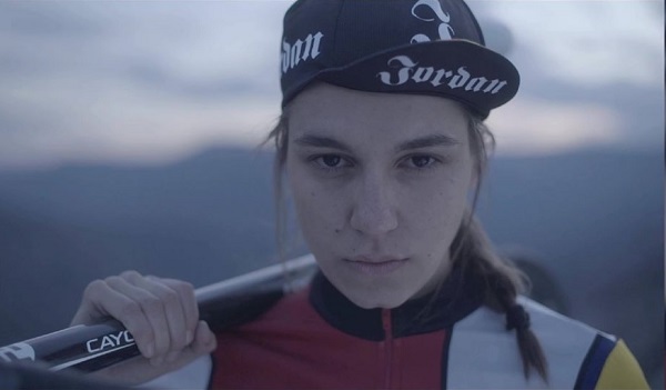 Спортско видео за борбени девојки