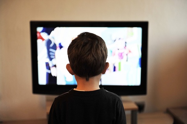По третата година пожелно е децата да гледаат цртани филмови исклучиво на мајчиниот јазик