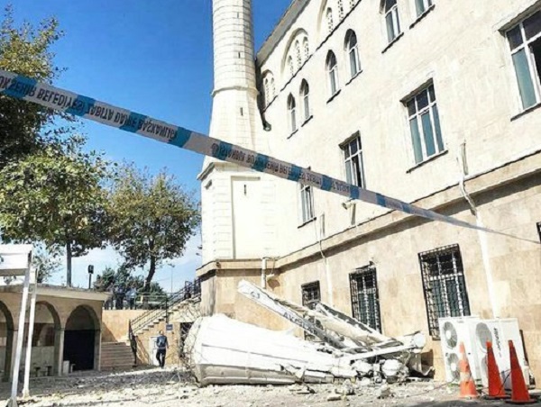 Земјотресот во Истанбул сруши минаре и тресеше висококатници