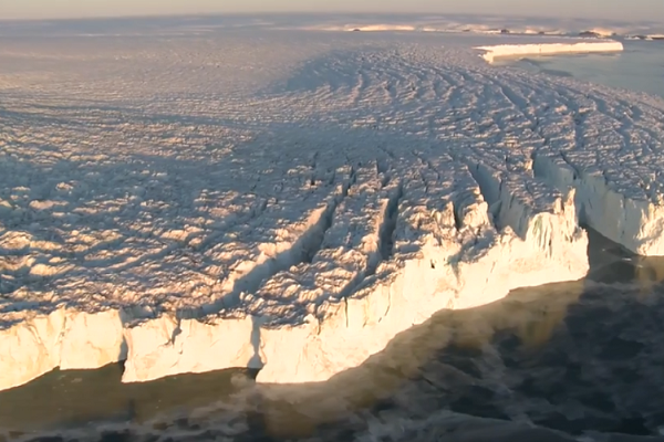 Карпа мраз колку едно гратче се одвои од Антарктикот
