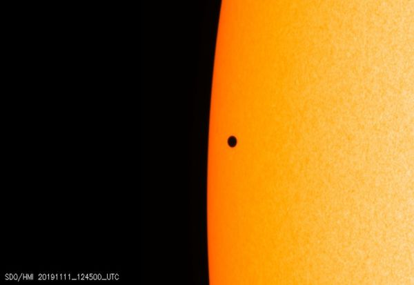 Меркур ни приреди ретко небесно шоу „шетајќи“ се помеѓу Земјата и Сонцето