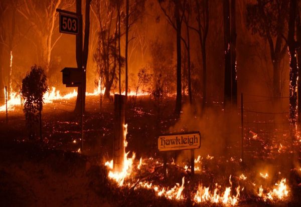 Пожарите во Австралија се толку големи, што почнаа да создаваат сопствени временски услови