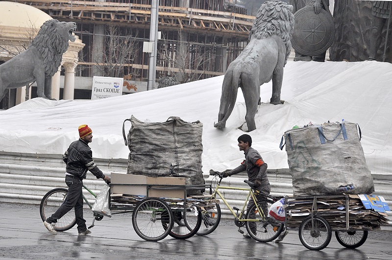 Неформалните собирачи рециклираат над 90 отсто од пластиката, а не се вработени