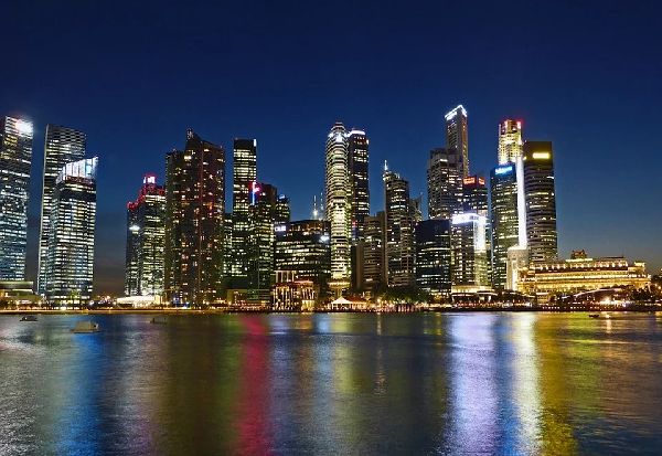 Сингапур и коронавирусот: Се живее без паника, а политичарите се откажаа од платите во корист на медицинските лица и чистачите