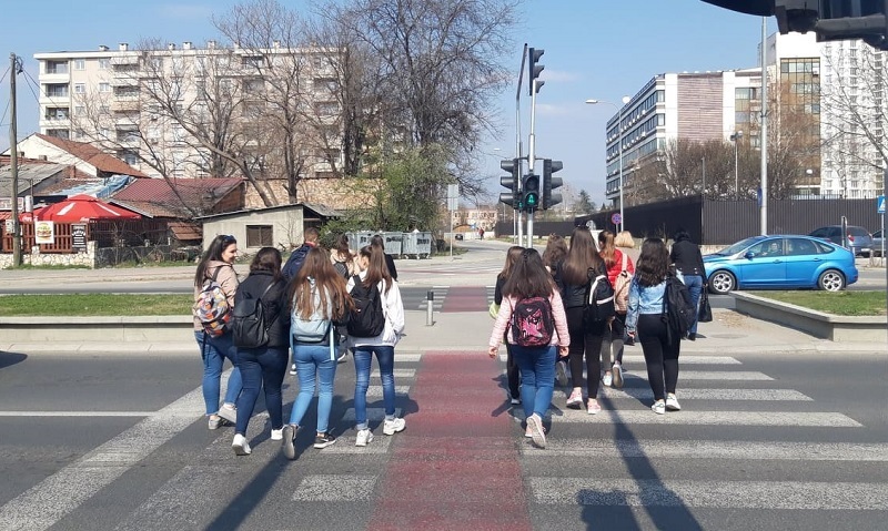 Се родија во конфликтната 2001, први ја искусија деветтолетката и завршуваат како најмалобројна генерација матуранти