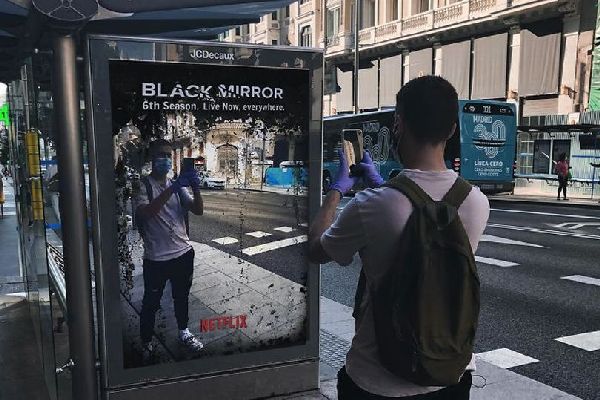 Новата реклама за серијата „Црно огледало“ вели дека веќе живееме во шестата сезона