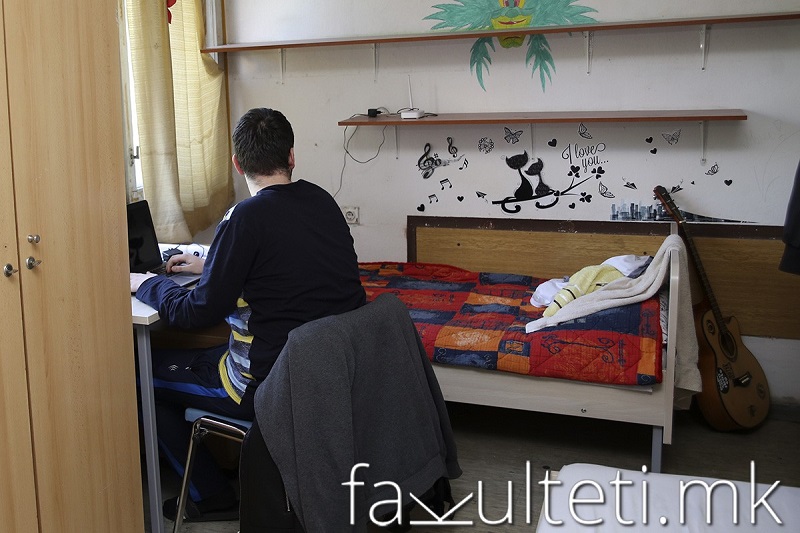 Мед и млеко во македонското образование! Ама само во изборните програми на политичките партии