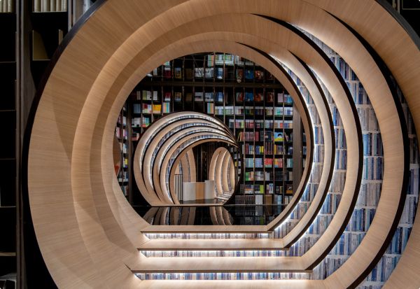 Отворена уникатна книжарница во Пекинг - се поминува низ тунели од книги