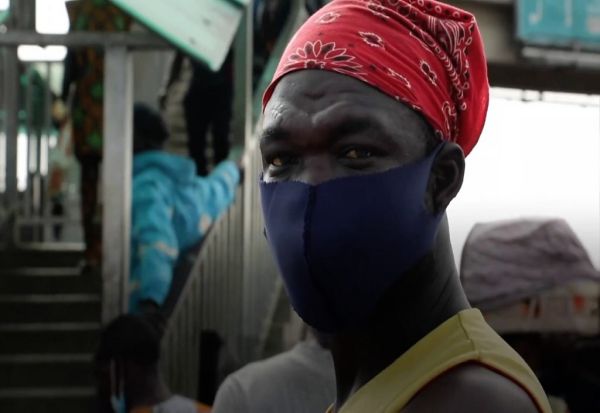 Африка се бори со сѐ поголем број заразени, а народот не верува дека коронавирусот постои