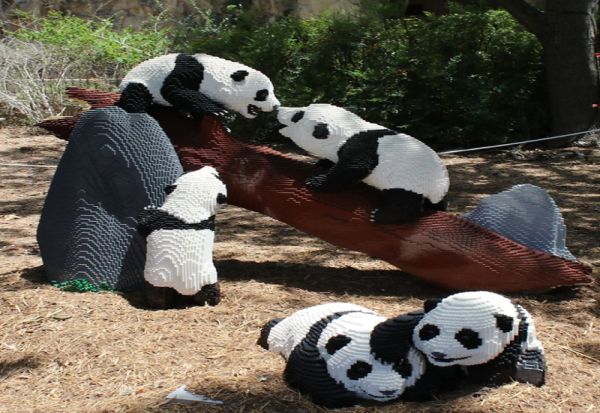 ЗОО од Сан Антонио направи реплики на животните од над 3 милиони лего-коцки