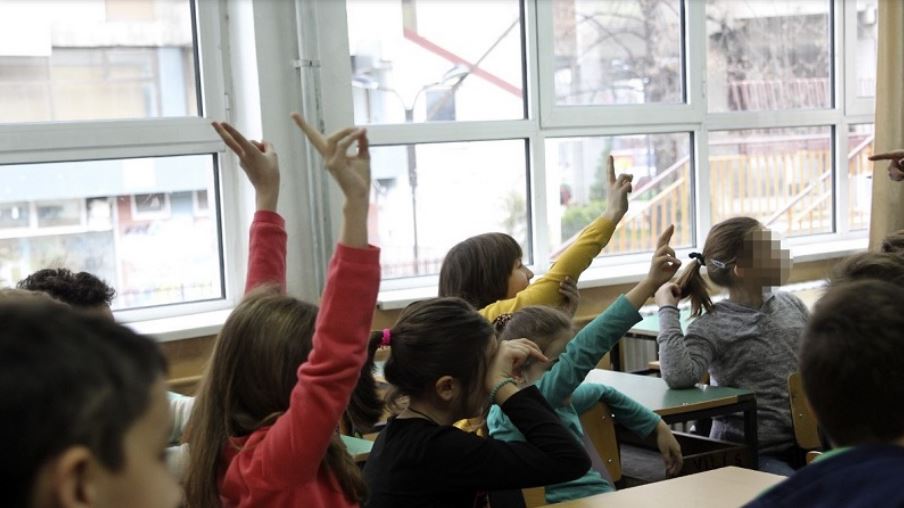 Адеми: Уредбите за настава на далечина важеа до 10 јуни, од Собранието зависи можноста за онлајн-настава во новата учебна година