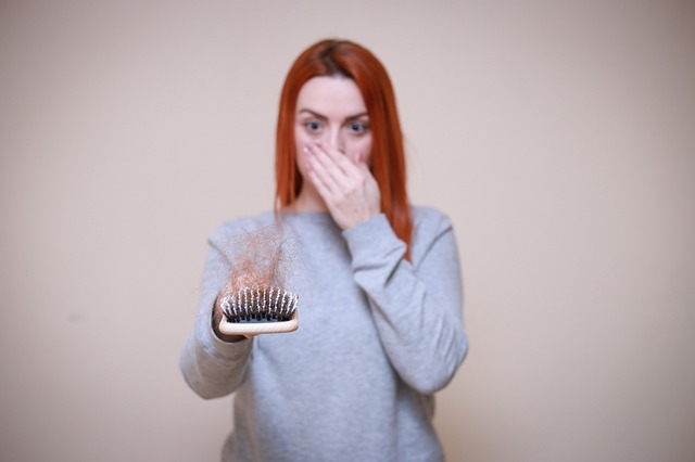 Стресот од пандемијата предизвикува и опаѓање на косата