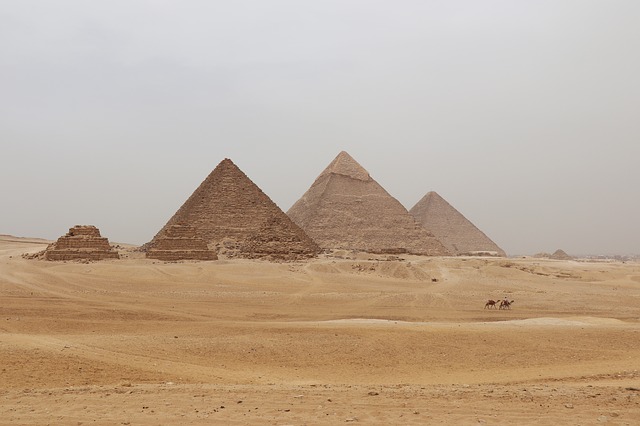 Дали имало и четврта пирамида во Гиза?