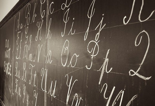 Пишувањето со рака е битно за учењето и помнењето, велат истражувачите