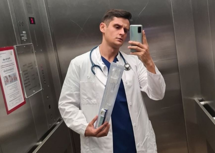 Дедо Мраз е во изолација, го заменува д-р Горан од Нирнберг