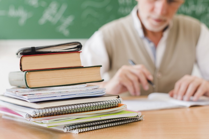 За 2.869 денари ќе порасне нето-платата на наставниците што ќе добијат звање ментори