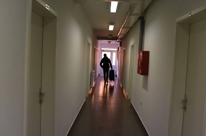 Студентите во „Кузман Јосифовски-Питу“ ѕемнат и немаат топла вода, доцни горивото за греење