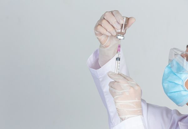 Како функционира вакцината на кинеската компанија „Синофарм“?