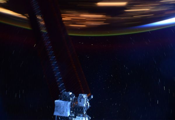 Фотографија направена од Меѓународната вселенска станица покажува колку брзо се движи