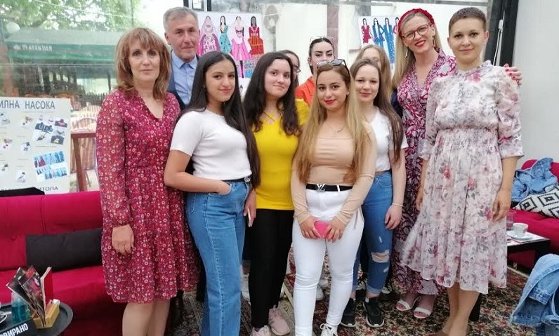 Учениците од текстилната струка во Битола добиваат награди и во Франција, на пат се да станат успешни модени креатори
