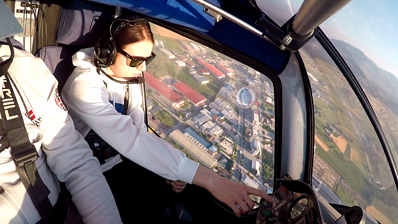 Доротеа Боцевска е единствената студентка-пилот: Таму горе над облаците е слободата