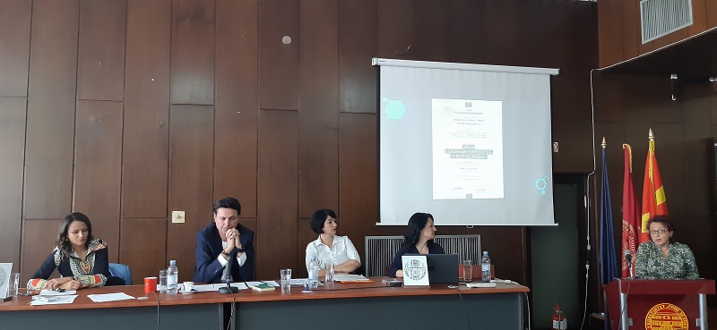 Ниту една технологија не може да го замени наставникот - тркалезна маса во пресрет на Светскиот ден на учителот