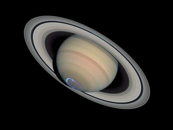 Земјата можеби ќе има прстени како Сатурн, но од вселенски отпад