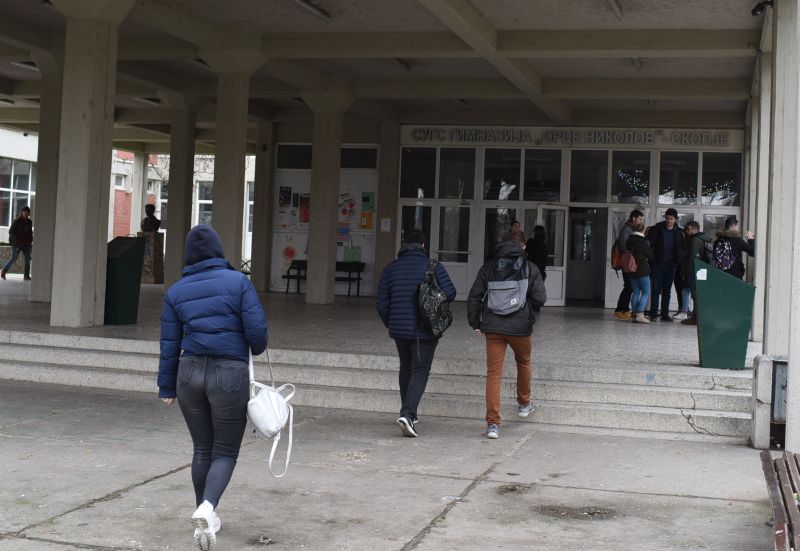 Училиштата ќе им помагаат на учениците при онлајн уписите во средно, апелираат документите да се скенираат навреме