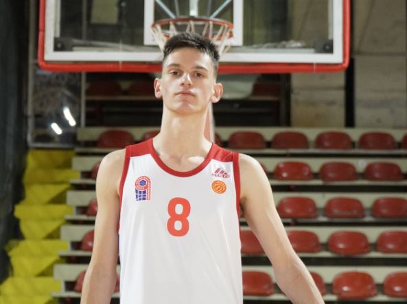 Кошаркарот Петар Бошалески - најдобар стрелец во младинската лига: „Најголем идол ми е татко ми“