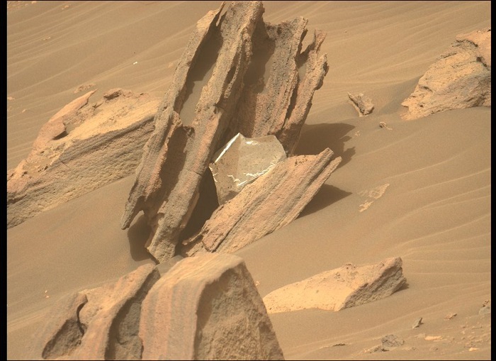 Роверот на НАСА фотографира нешто необично на Марс - отпад