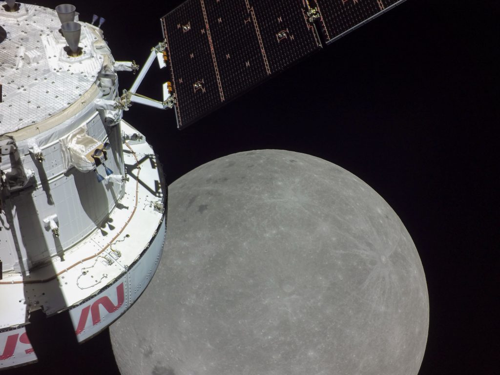 Сондата „Орион“ на НАСА стигна до Месечината