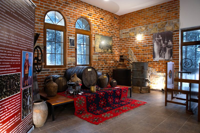 Ебилиоскоп од 1534 и фрижидер од 1832 година привлекуваат посетители во Винскиот музеј во Кавадарци