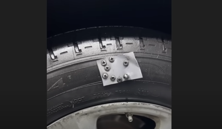 Вака некој се обидел да закрпи дупната гума на автомобил