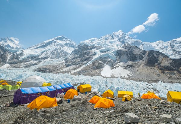 Започнале кампања за чистење на Хималаите, па се шокирале од она што го пронашле