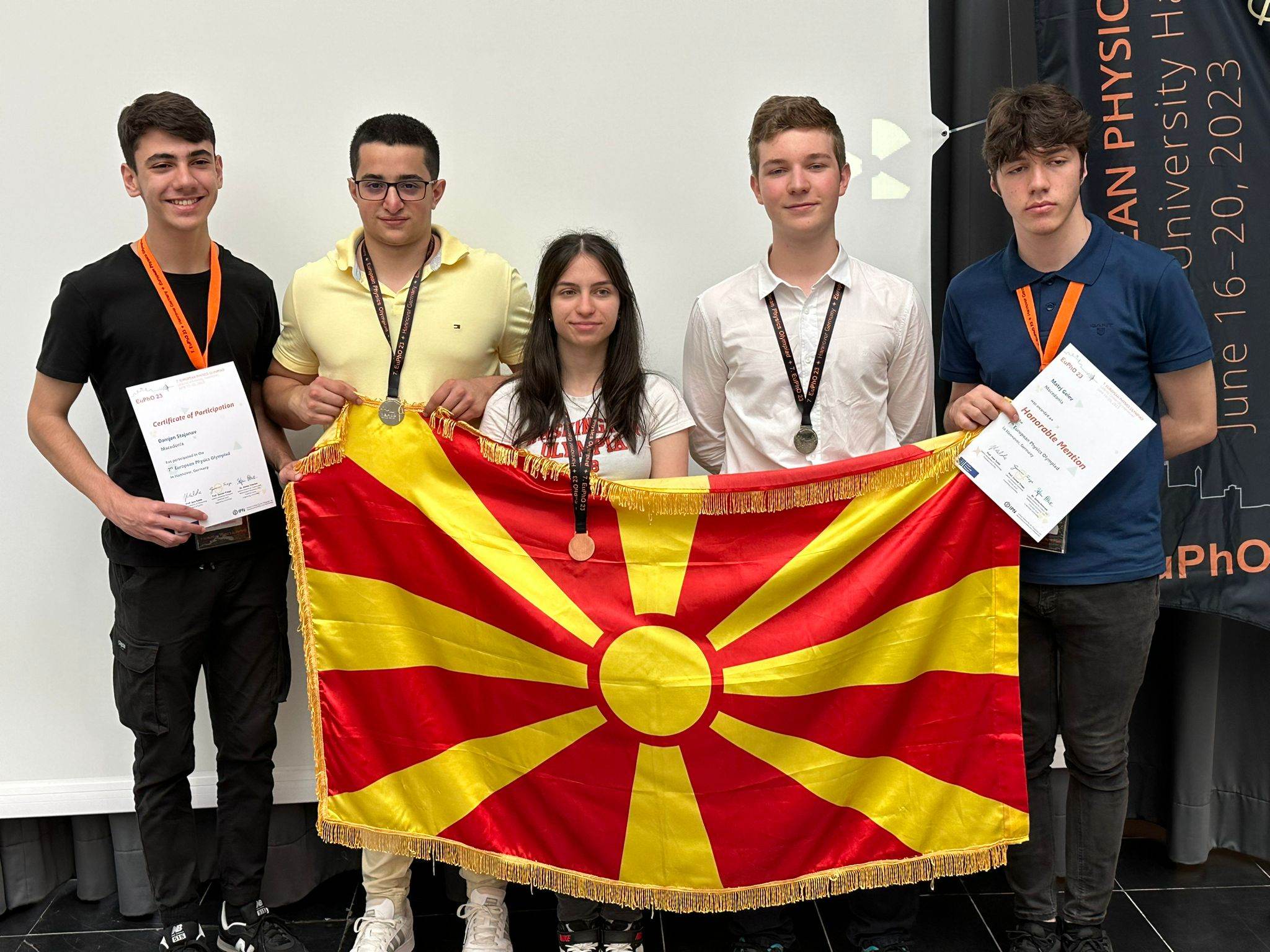 Две сребра и една бронза за македонските средношколци на Европската олимпијада по физика