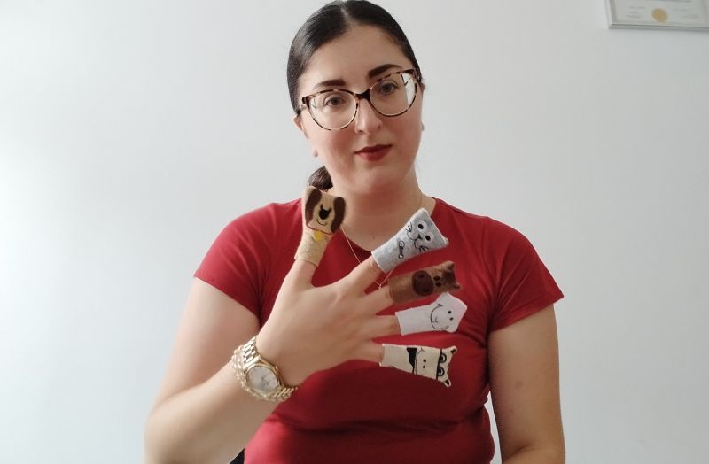 Другарките ѝ се поголеми по 2-3 години, па почна да се дотерува, нема трпение и се развикува. Што да направам?