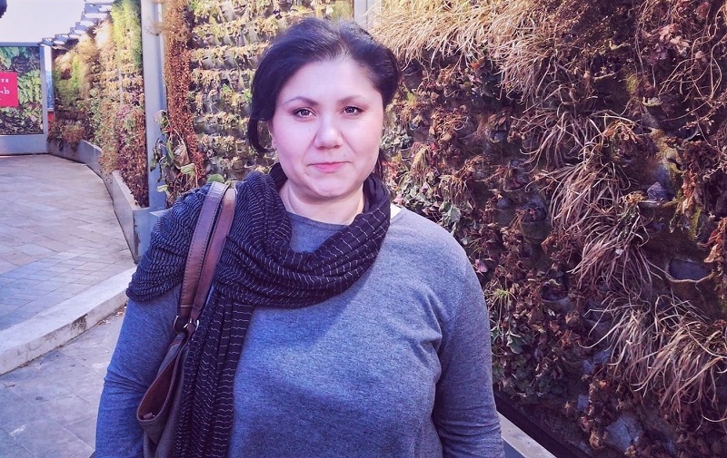 Многу е љубоморен на помалата сестра, а тоа го искажува преку фрлање играчки, мавање, трескање од земја. Како да постапам?