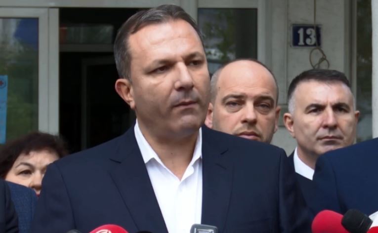 Спасовски: Пунктот за промена на лични документи без закажување ќе работи од 8 до 18 часот со можност за продолжување до 20 часот