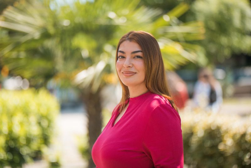 Интервју со Орнела Гани, младински активист: „Кога младите се гледаат себеси како лидери, тогаш е голема веројатноста да станат двигатели за промена“